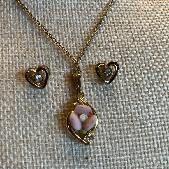 Jewelry - DELICATE PENDENT WITH HEART EARRINGS